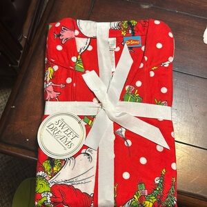 Pottery barn Grinch 2 piece pj set for kids size large